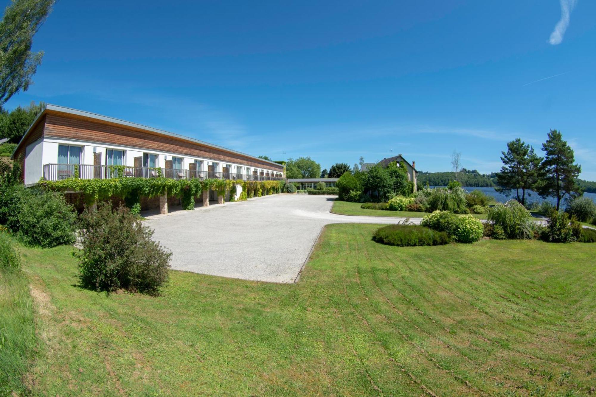 Logis Hotel Du Lac Neuvic  ภายนอก รูปภาพ