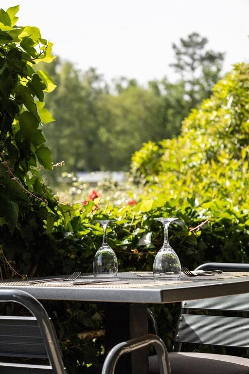Logis Hotel Du Lac Neuvic  ภายนอก รูปภาพ