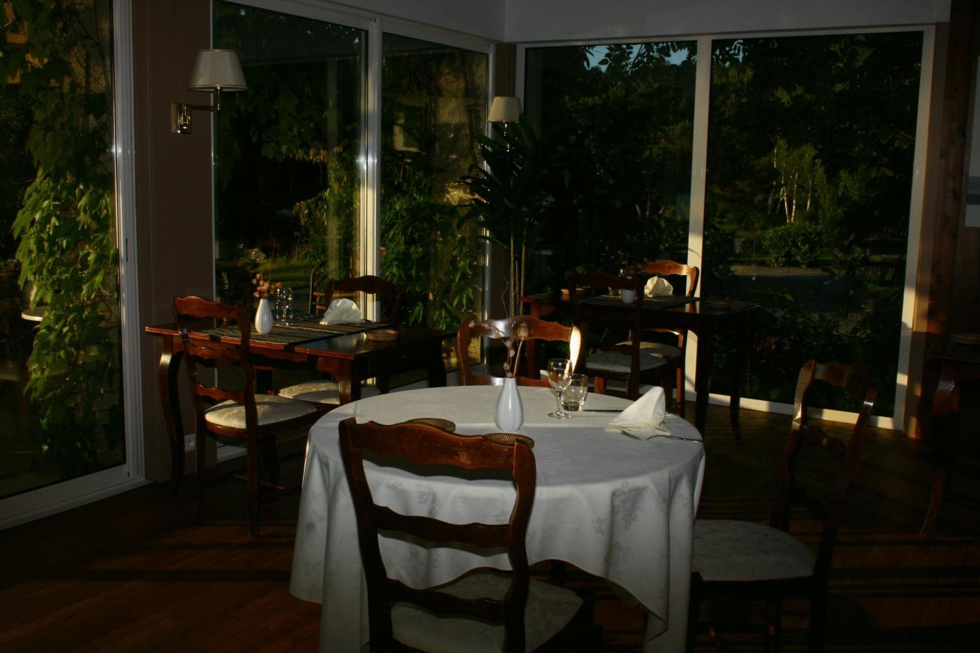 Logis Hotel Du Lac Neuvic  ภายนอก รูปภาพ