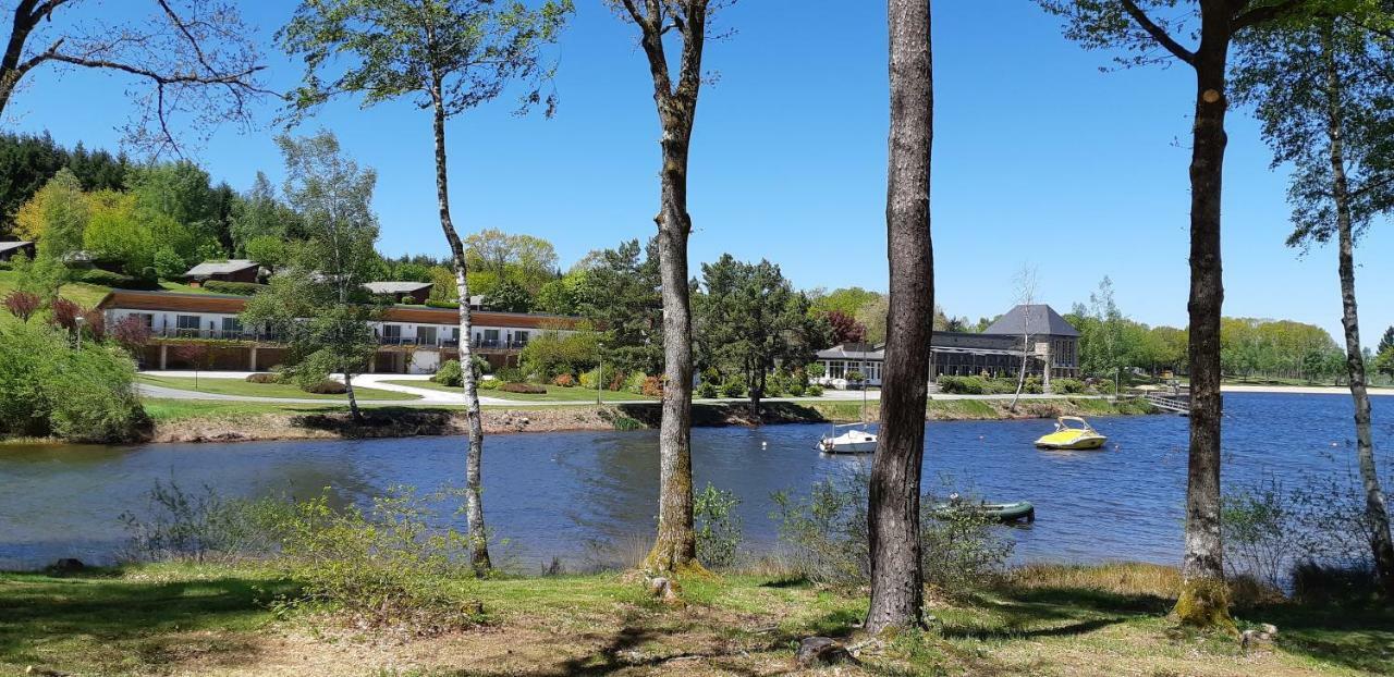 Logis Hotel Du Lac Neuvic  ภายนอก รูปภาพ