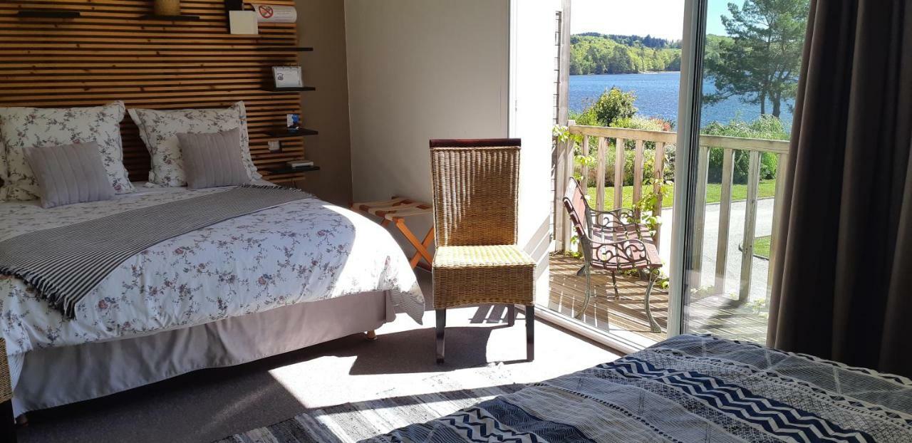 Logis Hotel Du Lac Neuvic  ภายนอก รูปภาพ