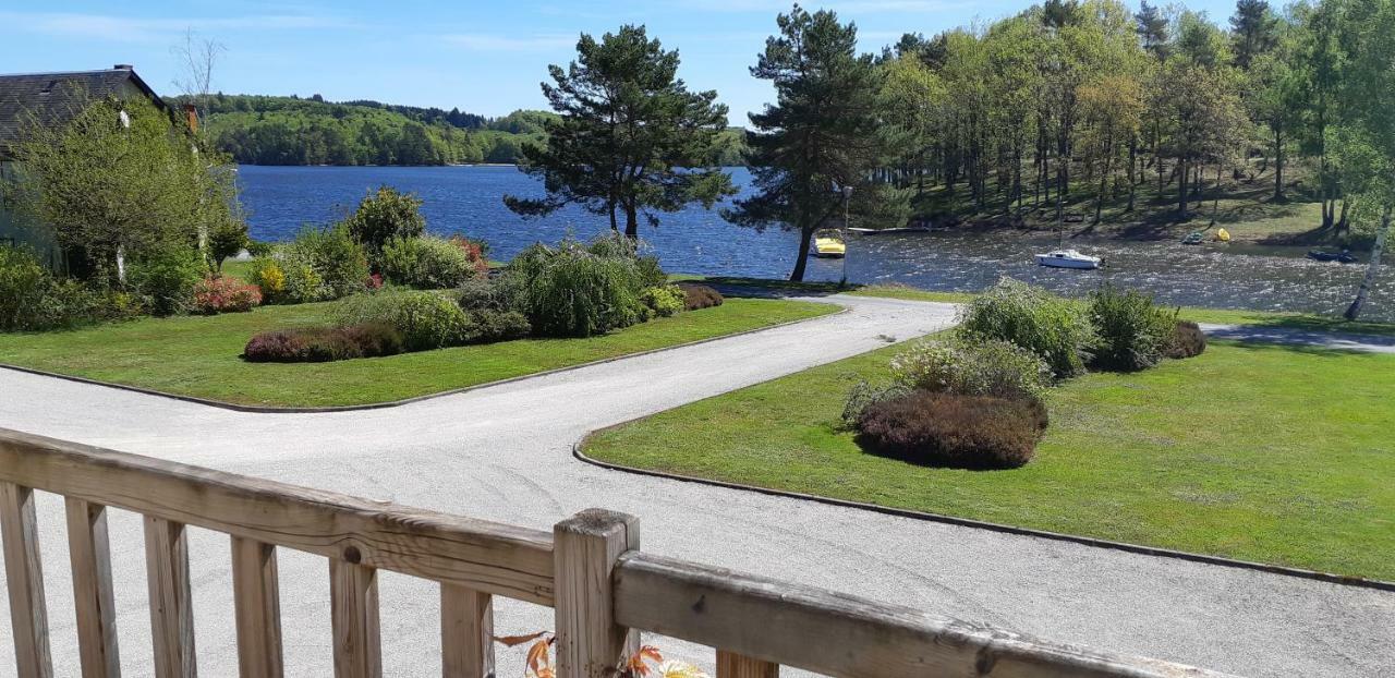 Logis Hotel Du Lac Neuvic  ภายนอก รูปภาพ