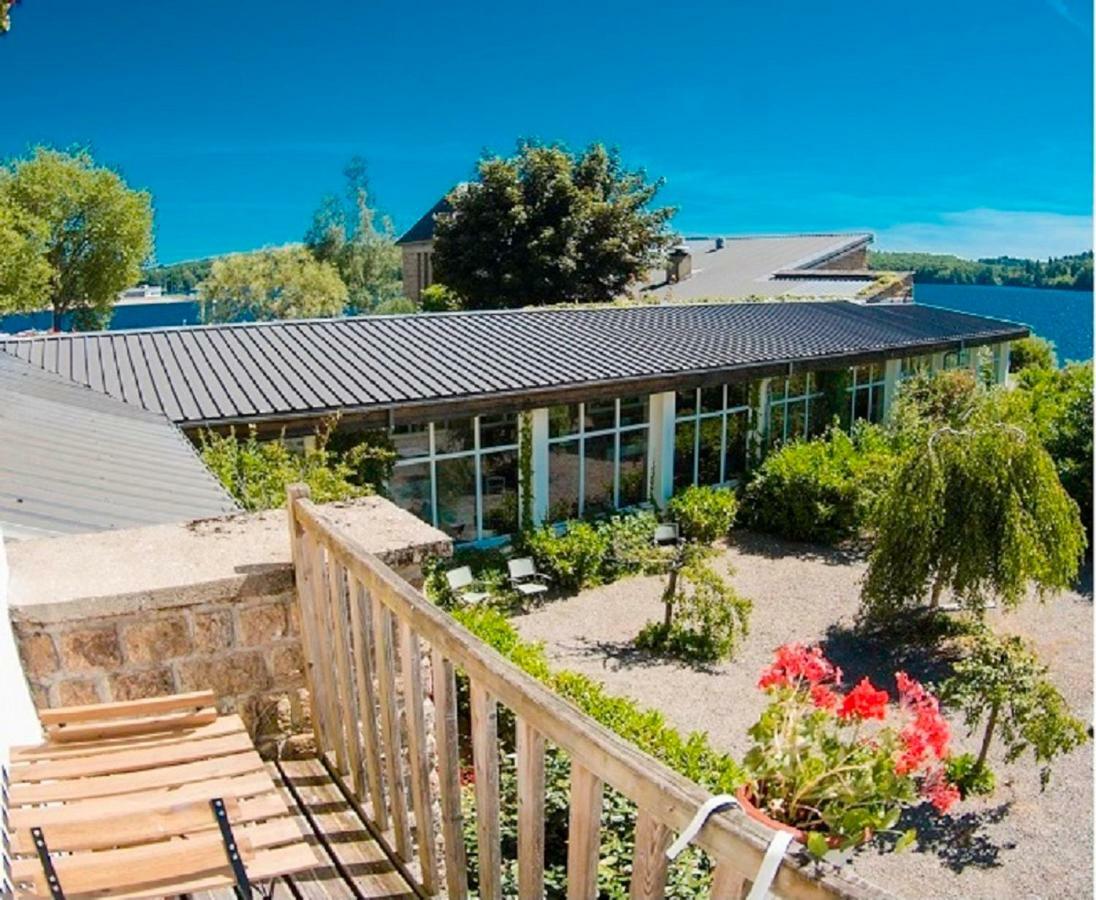 Logis Hotel Du Lac Neuvic  ภายนอก รูปภาพ