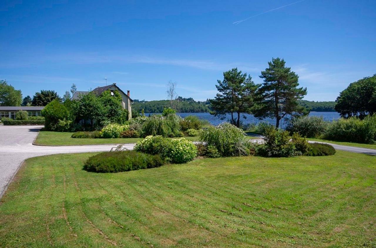 Logis Hotel Du Lac Neuvic  ภายนอก รูปภาพ